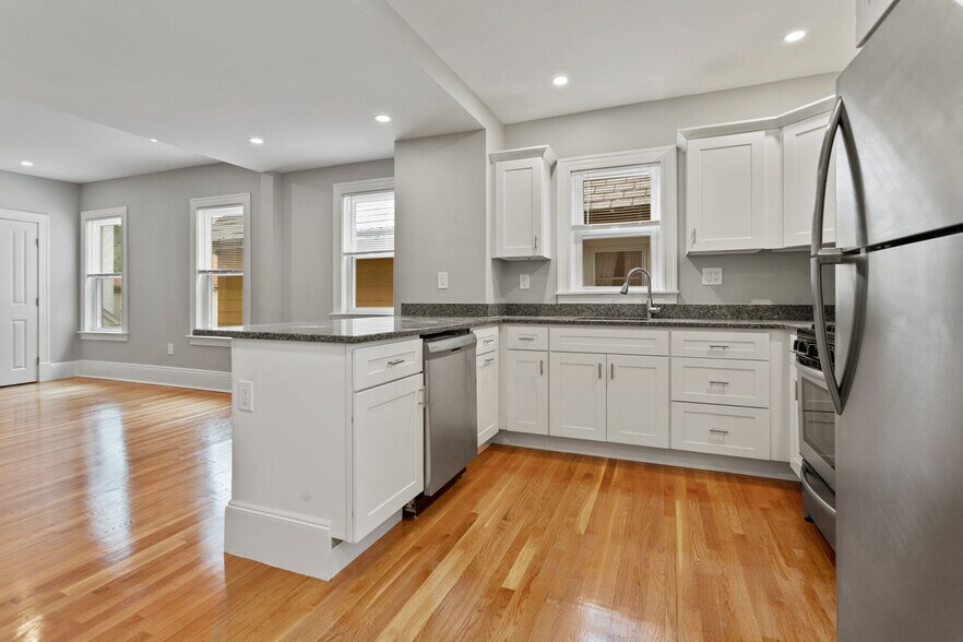 Primary Photo - 16 Clifton St