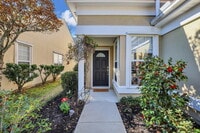 Building Photo - Charming 2-Bedroom, Plus Den Home with 2 F...