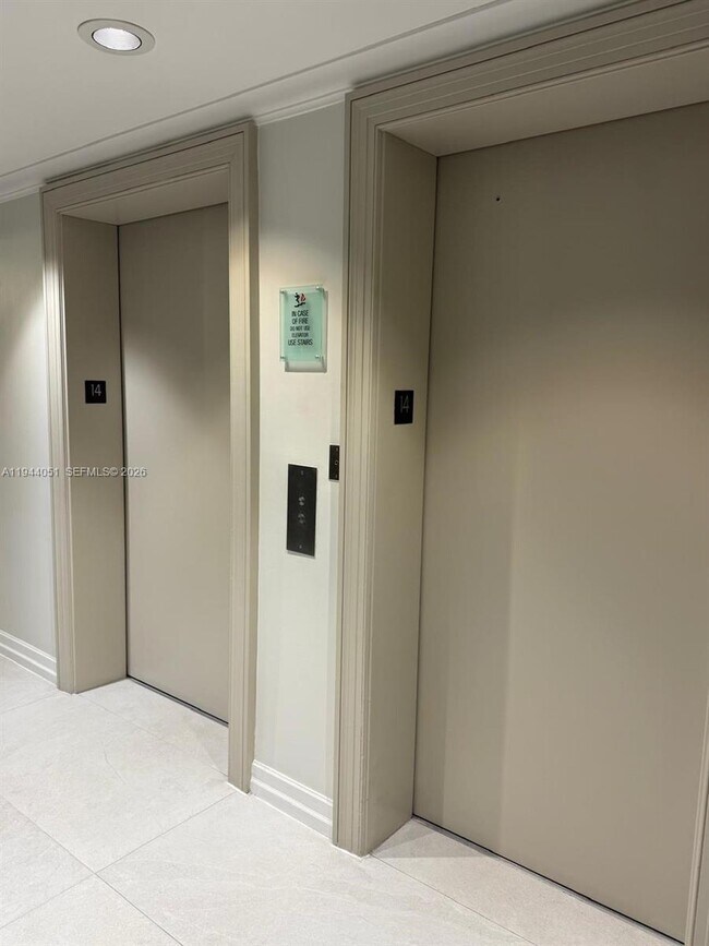 Building Photo - 2665 SW 37th Ave