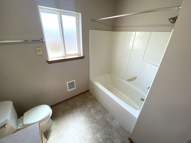 Building Photo - 3 Bed 2 Bath Home for Rent!