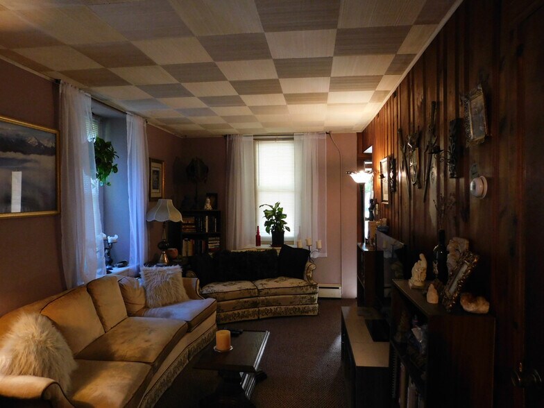 Living Room - 6906 Tollgate Rd