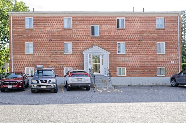 Building Photo - 133 Winthrop St