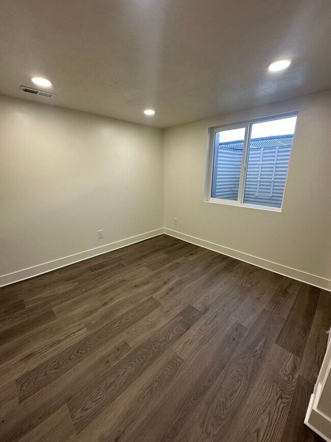 Building Photo - Deposit Moves You In! Modern 4-Bedroom Hom...