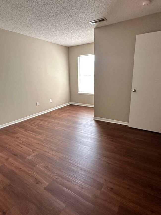 Building Photo - Private Condo in The Meridian, Mount Pleasant - Available July 1, 2026!