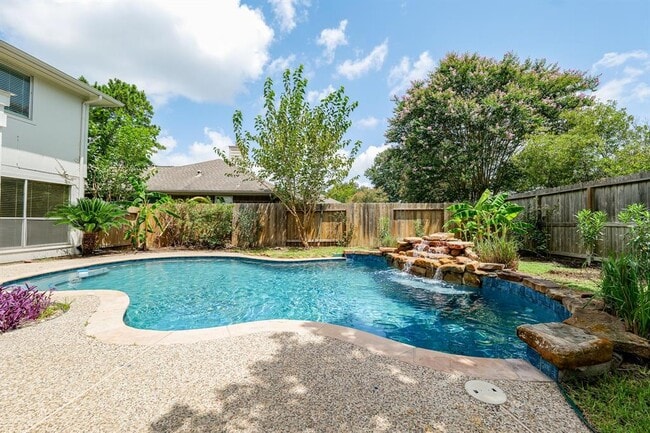 Building Photo - 22510 Holly Lake Dr