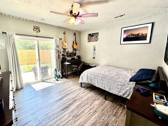 Building Photo - WELCOME HOME to your Beautifully updated townhome.