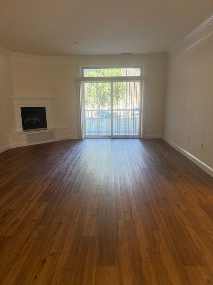 Building Photo - 5 Sally Sweet Way