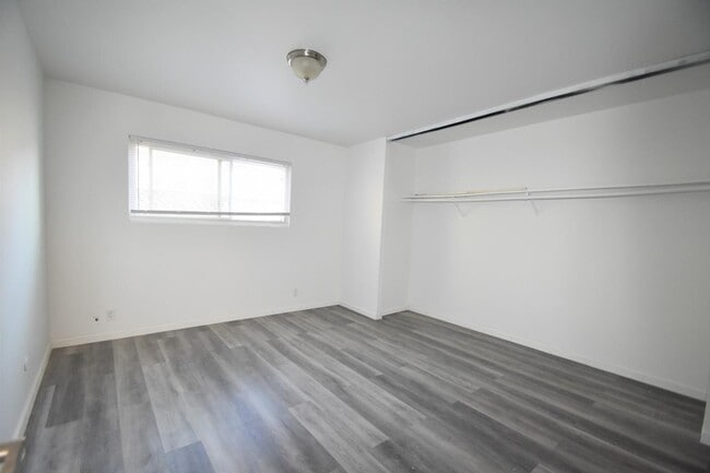 Building Photo - 488 S Sunset Ave