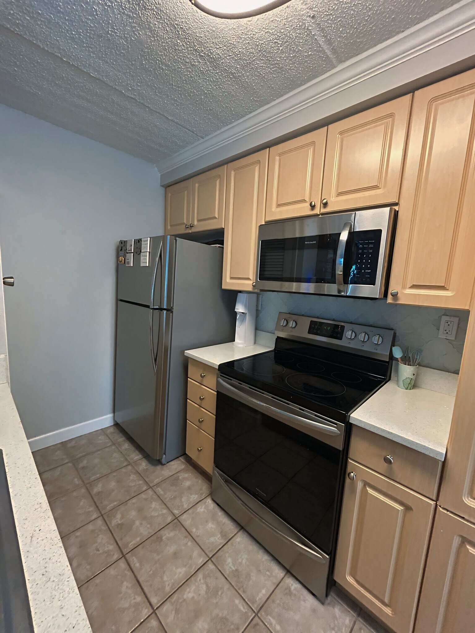 Building Photo - 5304 W Kennedy Blvd