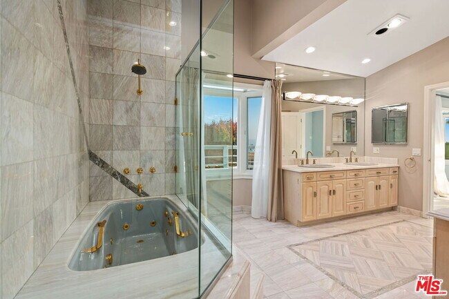 Building Photo - 221 Bellino Dr