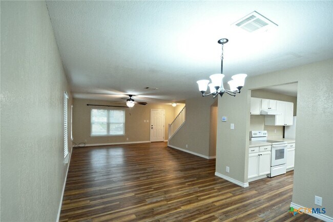 Building Photo - 744 Pinehurst Dr