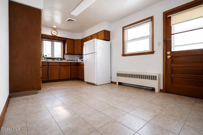 Building Photo - 113 Russell Rd