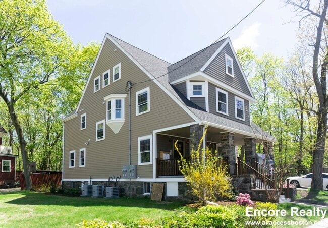 Building Photo - 62 Gordon St