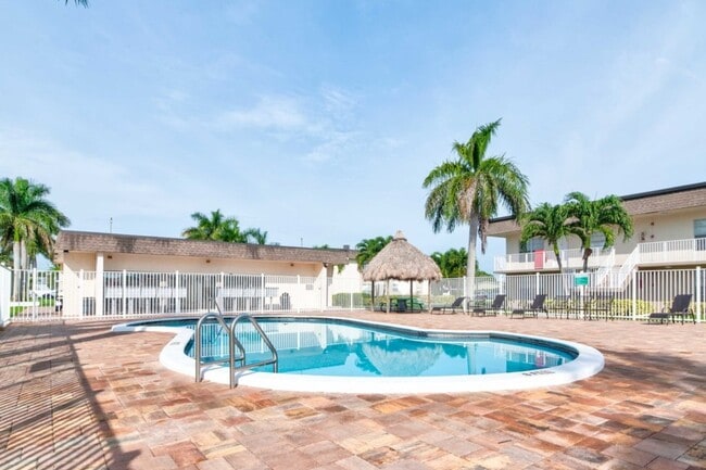 Community Pool - Lauder Ridge Apartments