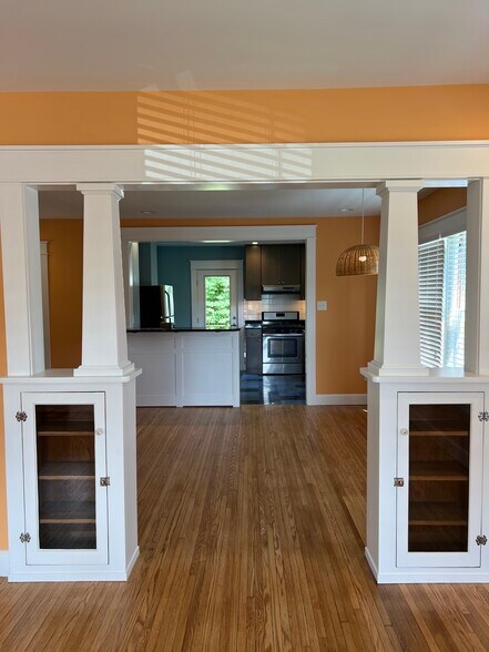 Building Photo - 549 S Lincoln St