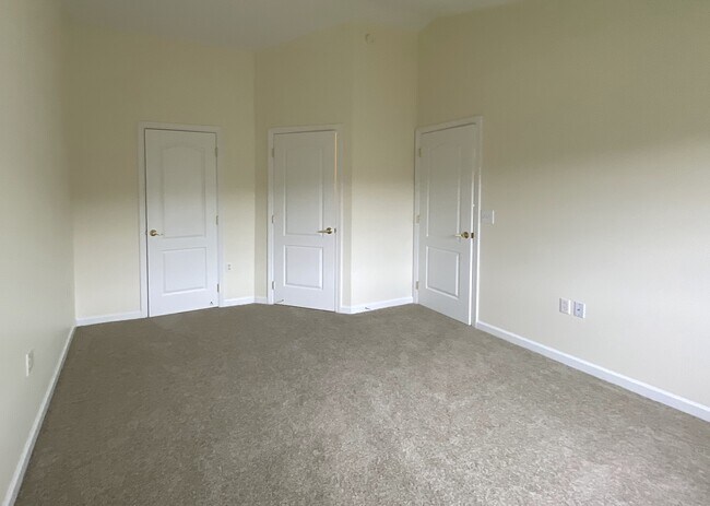 Master bedroom - 350 Hidden Ridge Ct