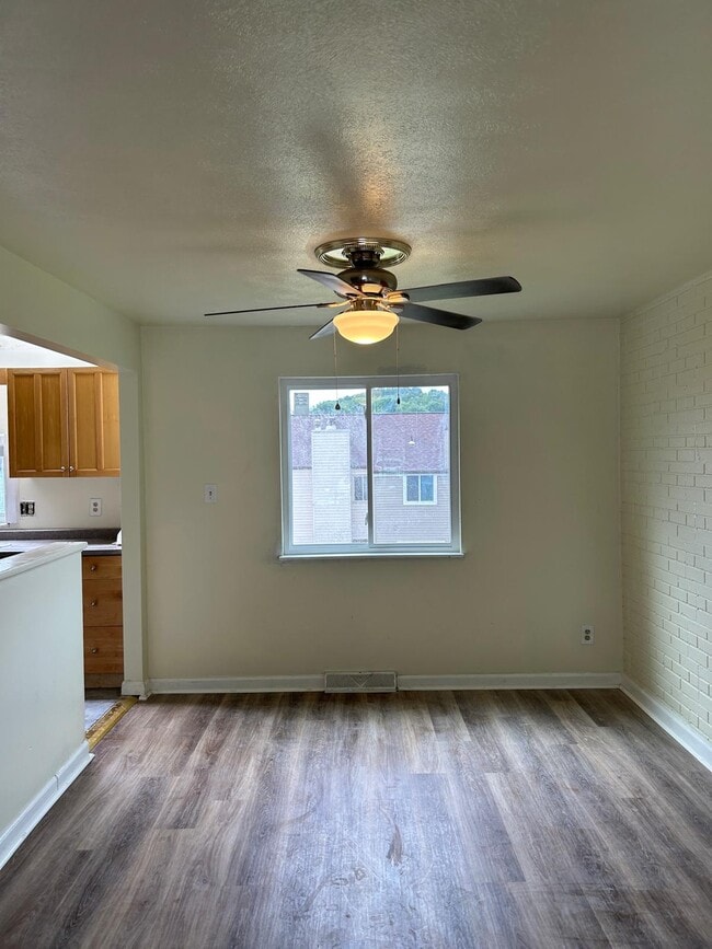 Building Photo - 3160 Camberly Dr