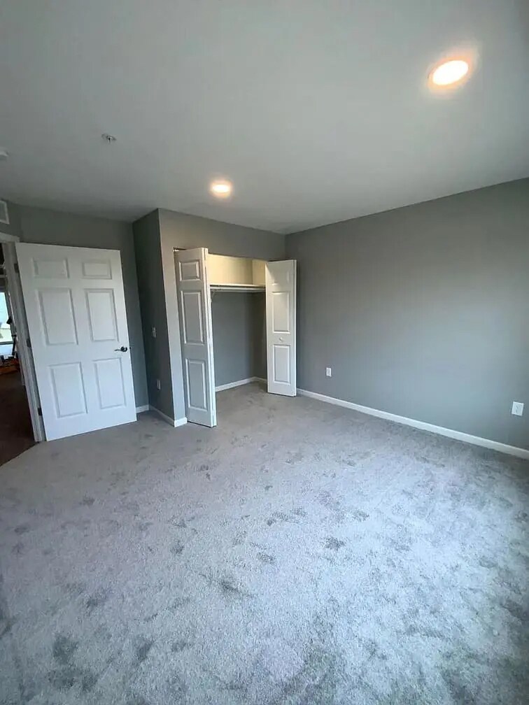 Building Photo - 200 Larkspur Ln