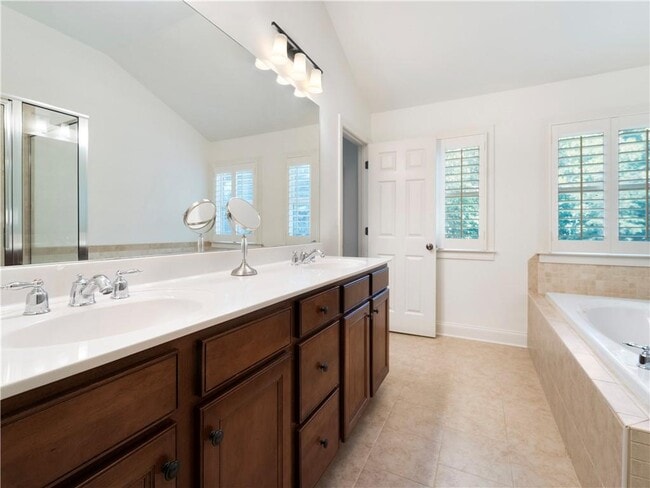 Building Photo - 3154 Chestnut Woods Dr