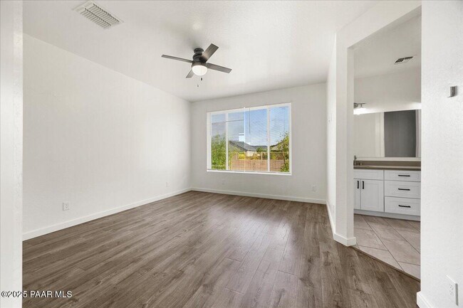 Building Photo - 1643 Stratford Pl