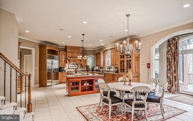 Building Photo - 7841 Montvale Way