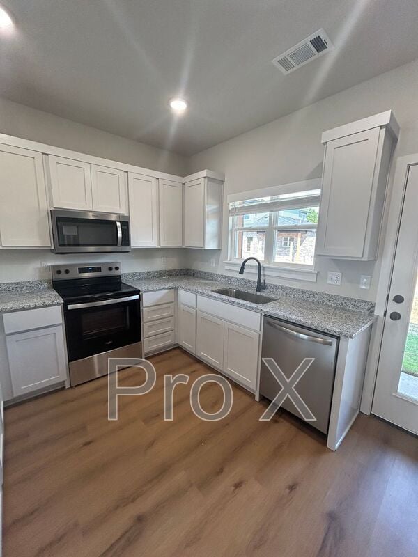 Building Photo - 623 Cosmos St