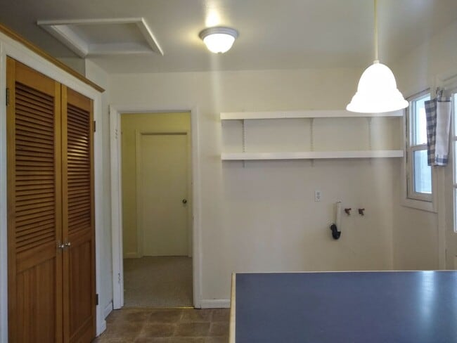 Building Photo - Application Pending - 2 Bedroom, 1 Level Home for Rent in White Salmon