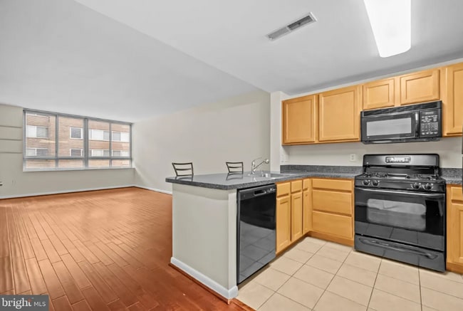 Building Photo - 350 G St SW