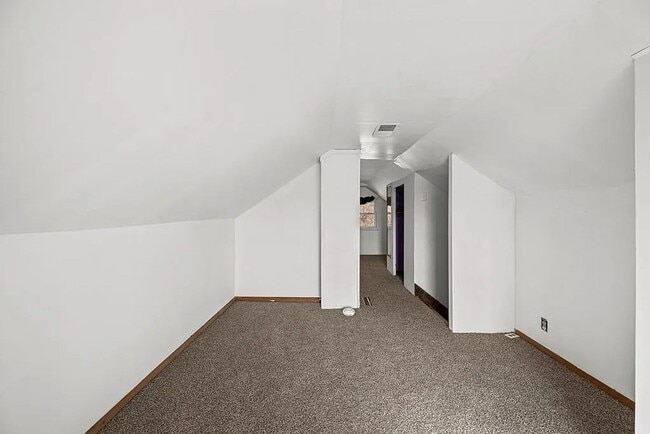 Building Photo - 2025 S Bluff Blvd