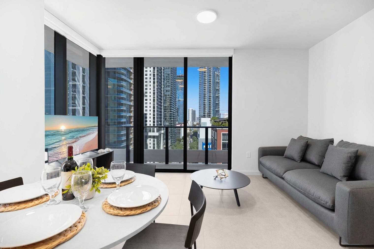 Building Photo - 501 NE 1st Ave