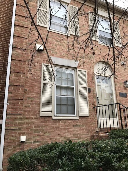 Building Photo - 4410 Washington Blvd