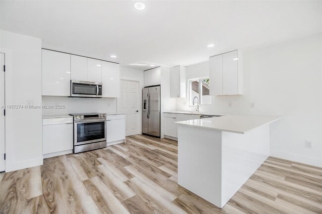 Building Photo - 8705 Tahiti Ln