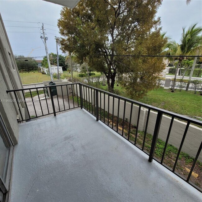 Building Photo - 5100 SW 41st St