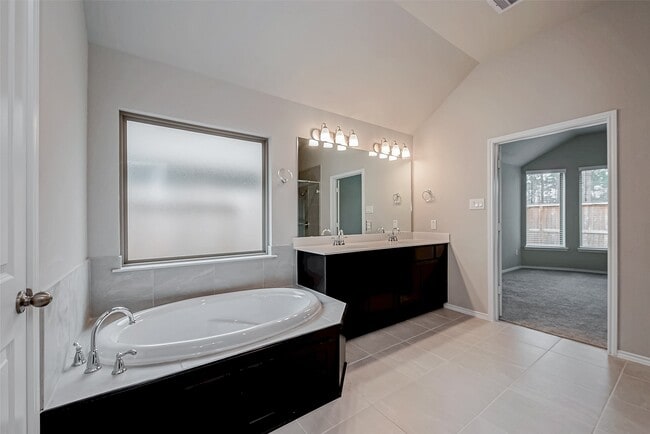 Building Photo - 8539 Int'l Fls Dr