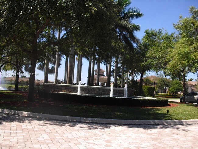 Building Photo - 2750 Jockey Cir