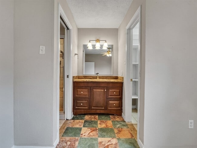 Building Photo - 10314 Staghill Dr