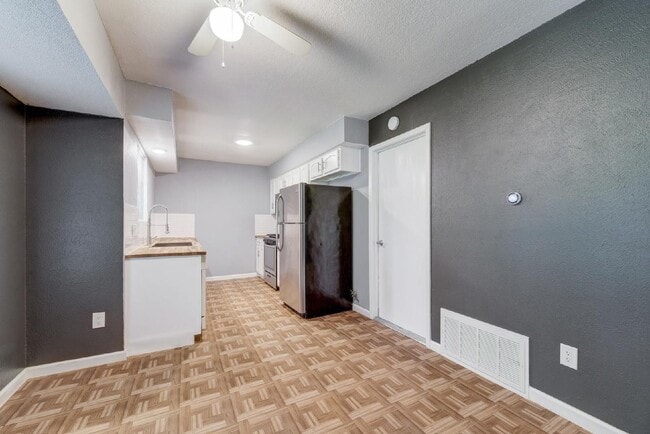 Building Photo - 5010 Joshua Ct