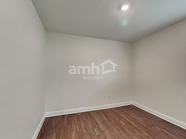 Building Photo - 14621 Cedar ml dr