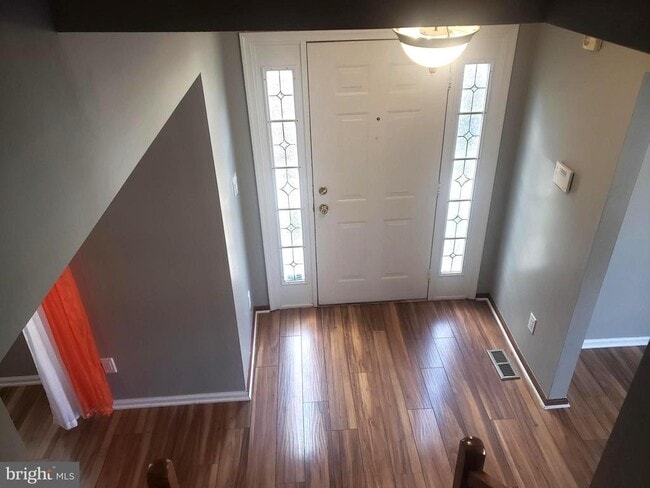 Building Photo - 5002 Essex Ln