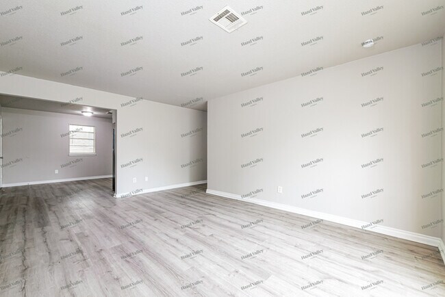 Building Photo - 601 Royal Ave