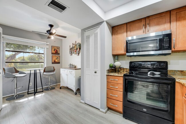 Building Photo - 14849 Cumberland Dr