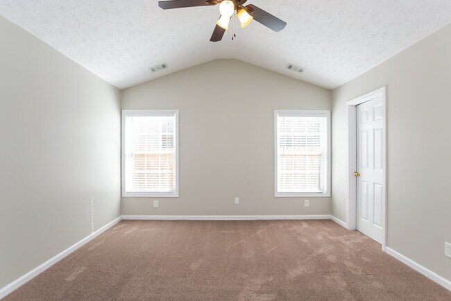 Building Photo - 303 Stone Valley Xin