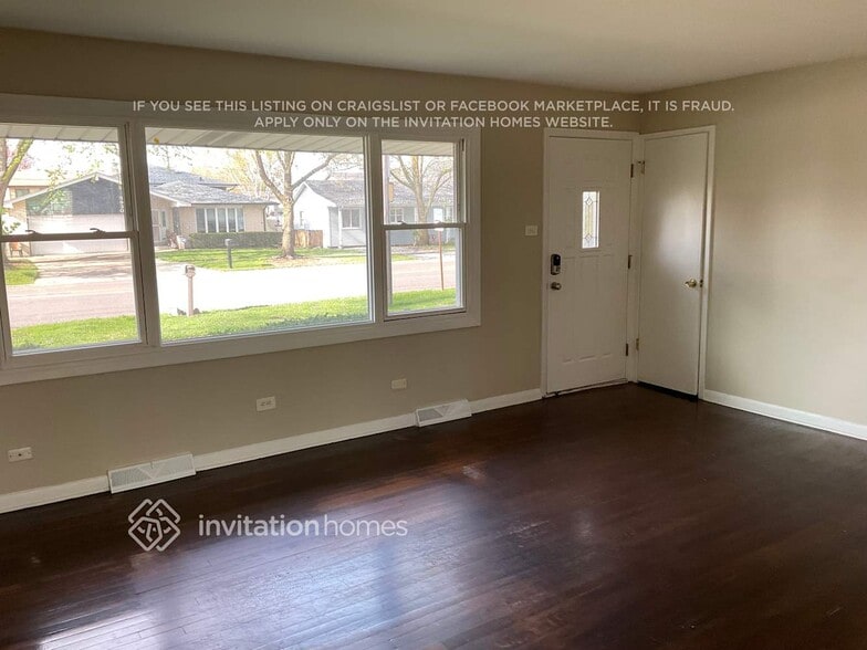 Building Photo - 5925 W 91st St