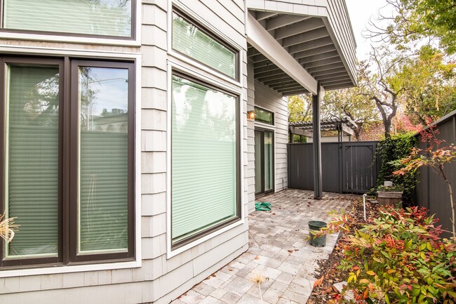 Building Photo - One-Of-A-Kind, Completely Remodeled 2 Bed ...