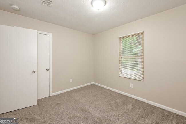 Building Photo - 5603 Rock Springs Rd