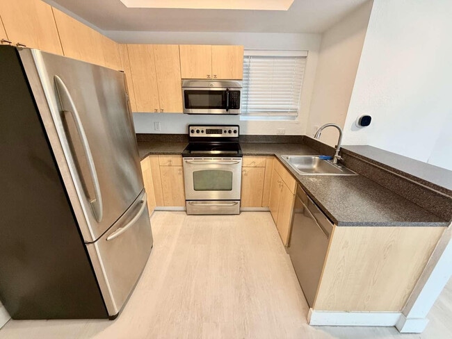 Building Photo - 7516 NE 1st Ave