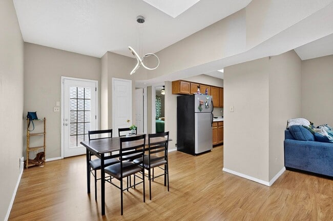 Building Photo - NE 2 Bedroom 2 Bath with Garage