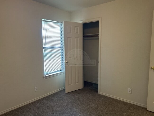 Building Photo - 914 McDaniel Cir