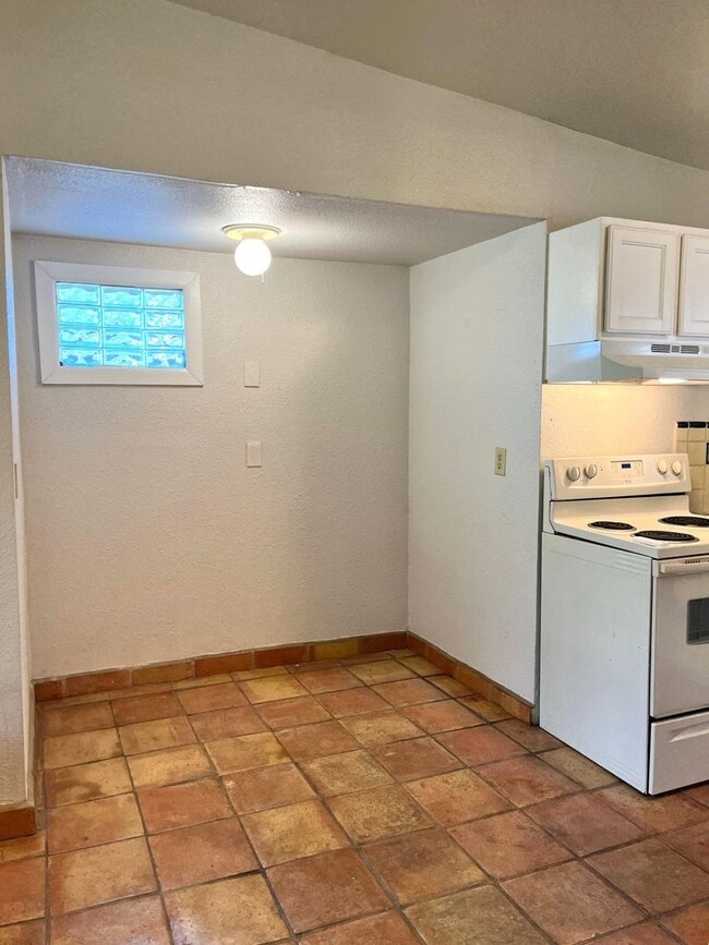 Building Photo - 4715 Howard St