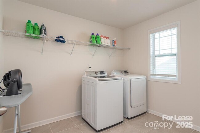 Building Photo - 2046 Saddlebred Dr